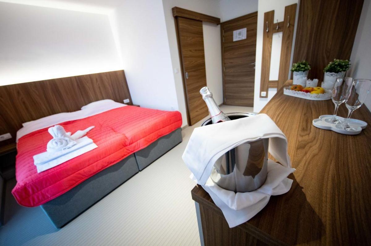 Gostilna Pugelj Hotell Novo Mesto Eksteriør bilde